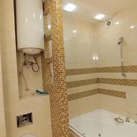 Apartment One Bedroom. Lux. 17 Baseina Str. Near Gulliver *