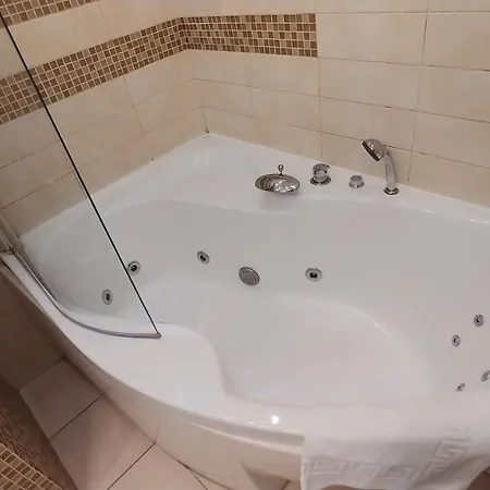 Apartment One Bedroom. Lux. 17 Baseina Str. Near Gulliver Kyiv