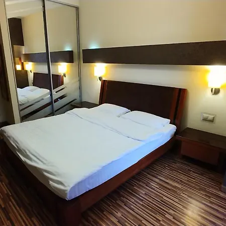 Apartment One Bedroom. Lux. 17 Baseina Str. Near Gulliver